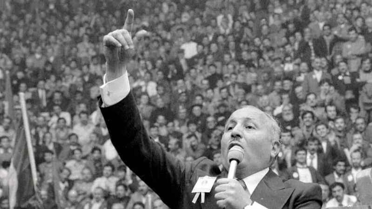 Erbakan Hoca gençlere böyle seslenmişti! "Asıl marifet, yük altında ve hizmet esnasında sadık kalabilmektir"