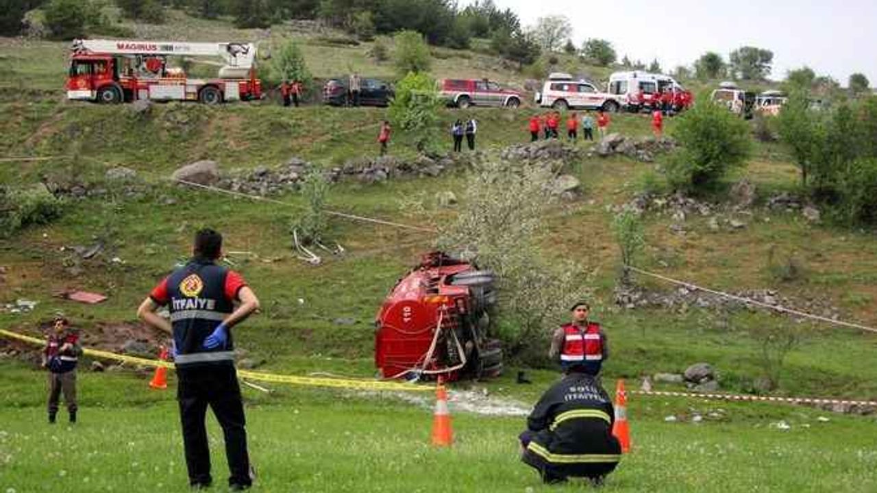 Yangına giden itfaiye ekibi kaza yaptı: 1 şehit, 1 yaralı