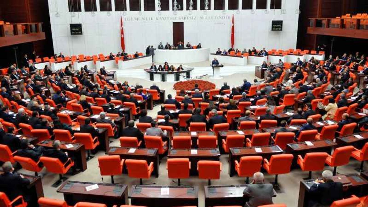 İki milletvekili Saadet Partisi'ne geçti
