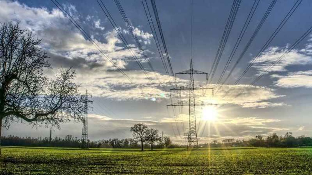 Elektrik piyasasında işlem hacmi düştü: Gündüz saatlerinde fiyat sıfırlandı!