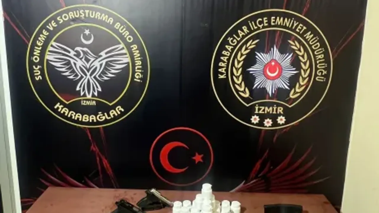 İzmir'de uyuşturucu ve silah ticareti operasyonunda 2 şüpheli yakalandı