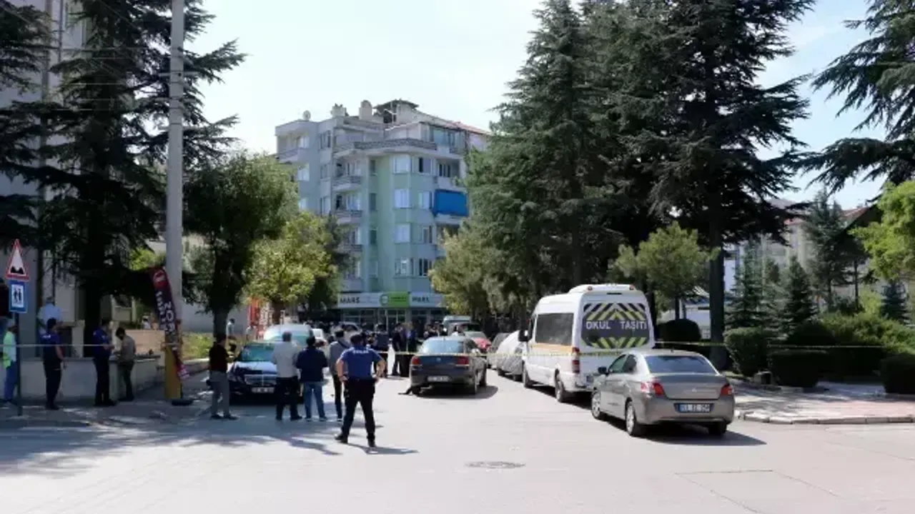 Afyonkarahisar'da aile katliamı! Bir kişi, boşanma aşamasındaki eşi ile kayınvalidesini silahla öldürdü, baldızını yaraladı