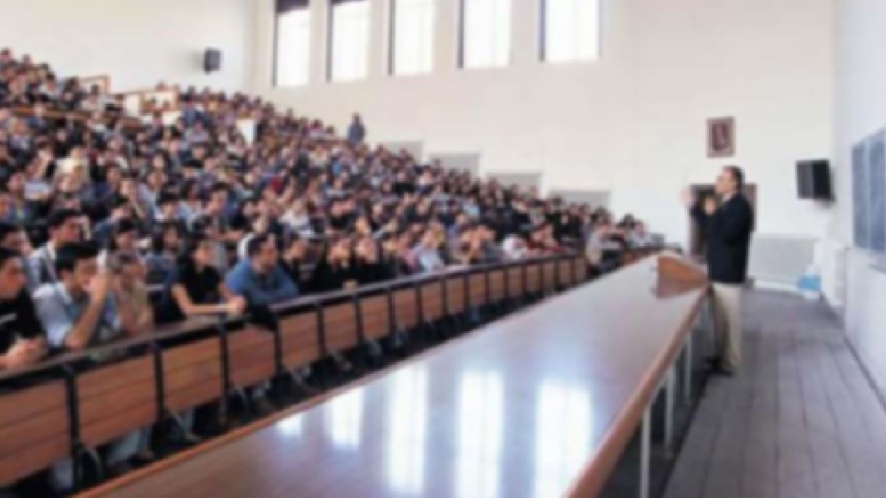 Üniversiteler 3 yıla mı düşüyor? Milyonları ilgilendiren açıklama geldi