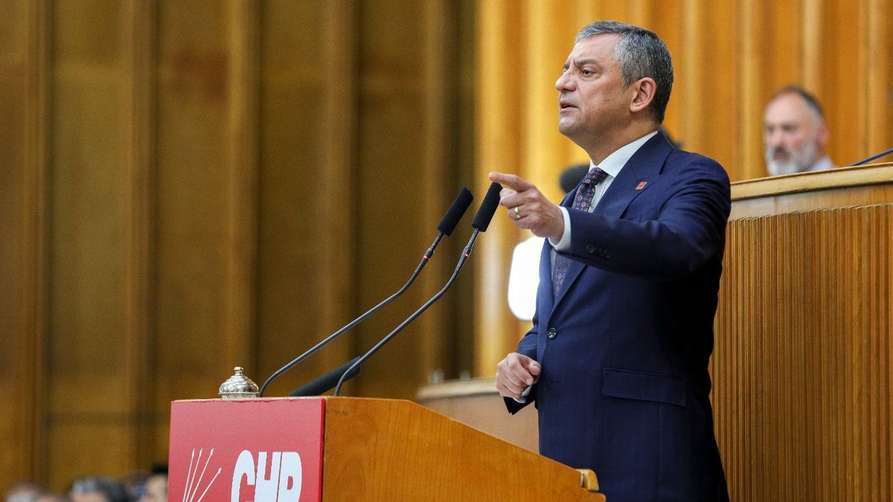 Özel’den Bahçeli’ye deprem konutları yanıtı “Burada sorumluluk Murat Kurum’dadır”