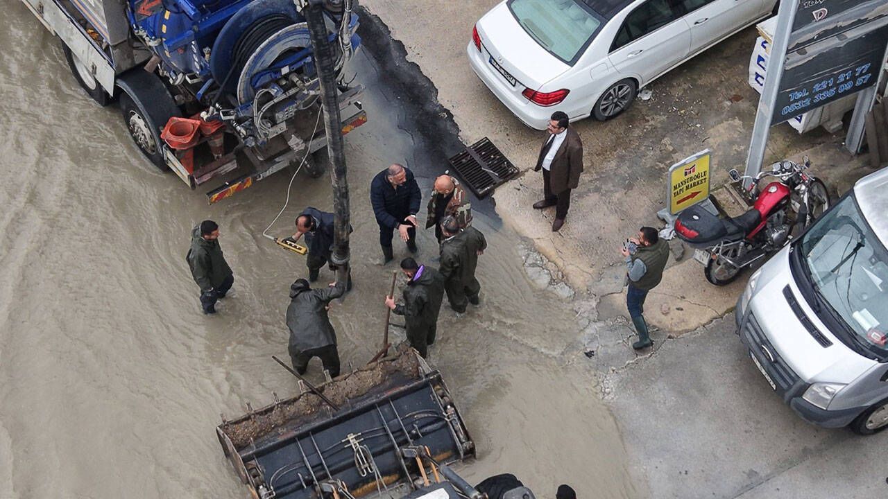 Hatay'ı sel vurdu: Eğitime ara verildi, 32 kişi kurtarıldı