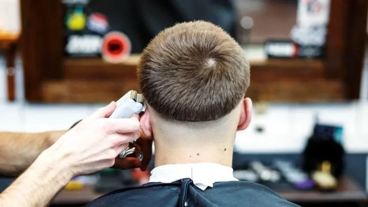 Tas kafa saç modeli nasıl yasaklandı? Bir ilimizde erkek öğrencilere yasak geldi! Diğer iller bu yasağı uygulayacak mı? Bu bir fikri takip haberidir