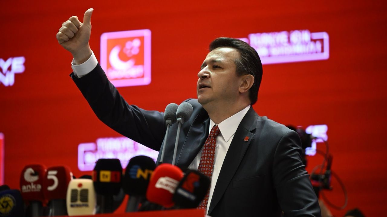 Programa yoğun ilgi vardı… heyecan caddelere taştı Türkiye divanı siyaset gündemini hareketlendirdi Saadet partisi siyaset Sahnesinde yeni bir fazda…