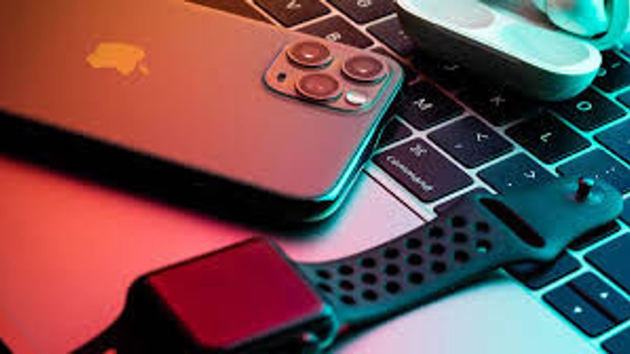 Apple'dan Türkiye'ye kötü haber! iPhone fiyatları fırladı