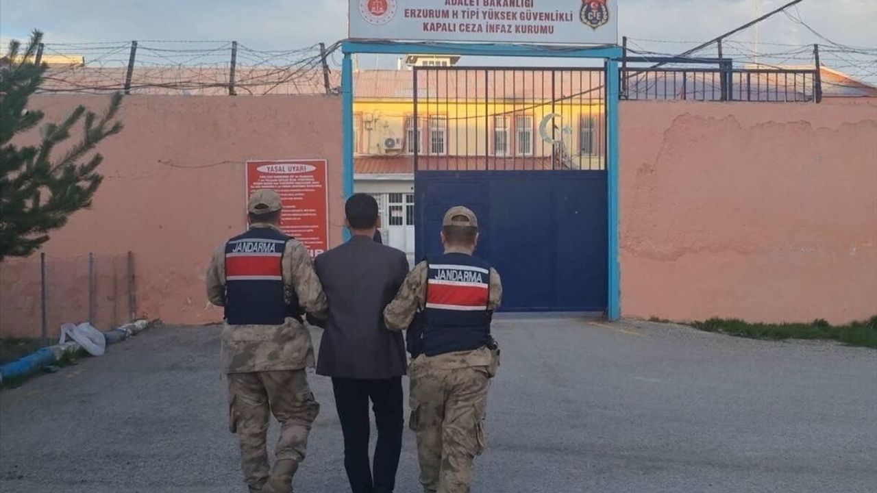 Erzurum'da uyuşturucu suçundan aranan 2 firari hükümlü yakalandı