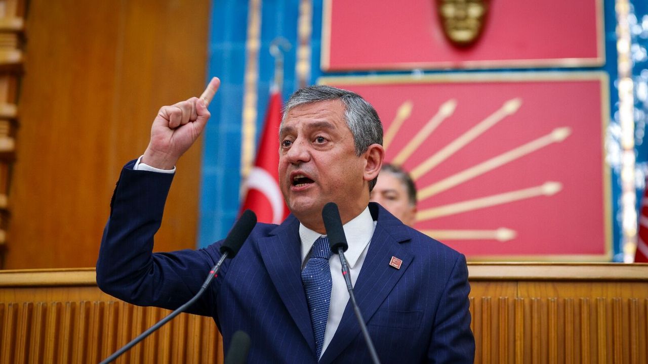 CHP lideri Özel’den belediye operasyonlarına tepki: “AK Parti’ye gidersen her şeyden muafsın”