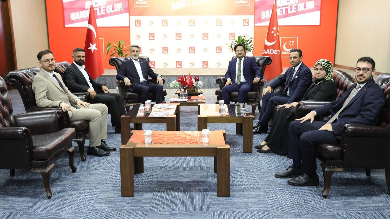 Siyasi partiler bayramda Saadet Partisi'nde buluştu: ''Bayramlar siyaset üstüdür''