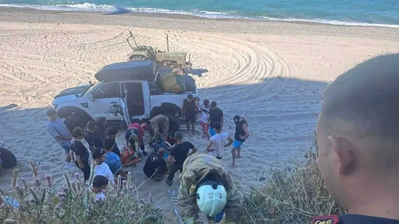 Çatalca'da paraşüt faciası! Kayalıklara çarpıp yaralandılar