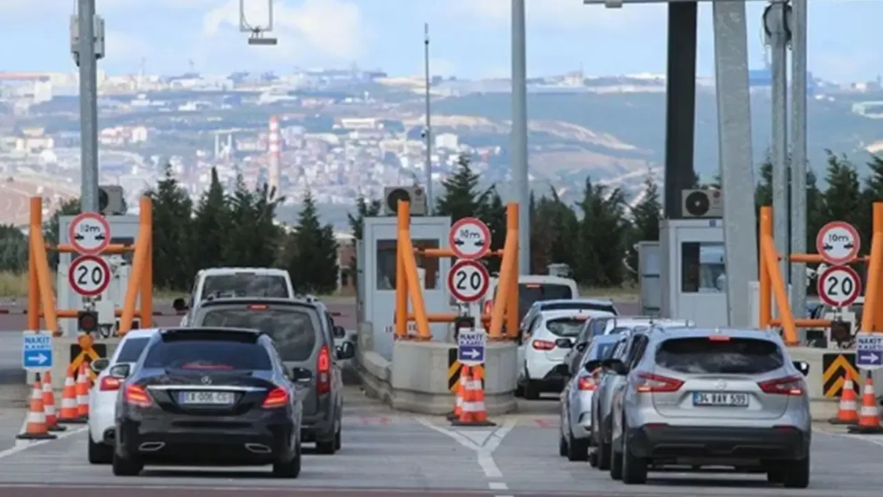 Köprüler güzel de bu zamların bir açıklaması var mı? 2022’den beri Osmangazi Köprüsü geçiş ücreti yüzde 534,  1915 Çanakkale Köprüsü geçiş ücreti yüzde 485 arttı