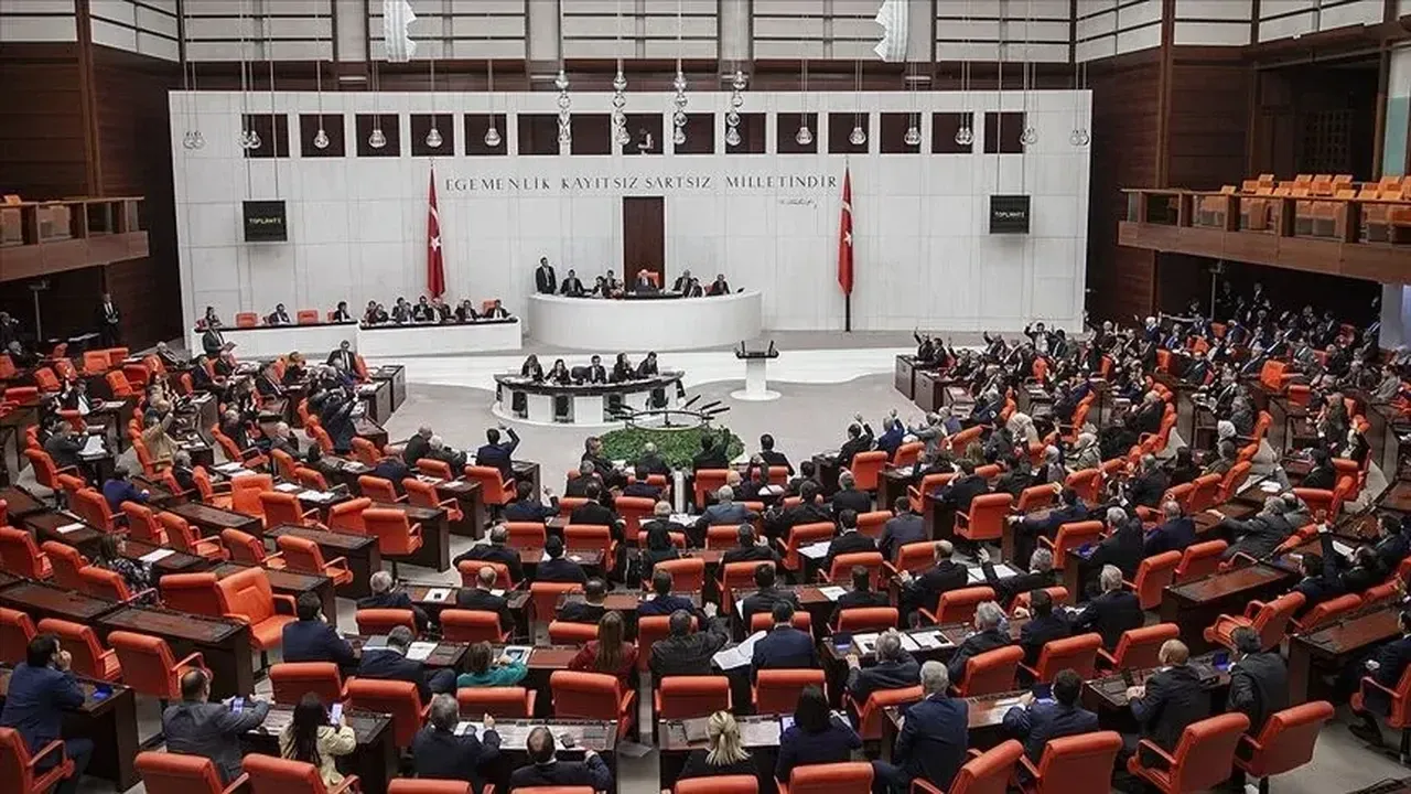 Hurda Teşviki 2026 Son Durum Ne, 20 ve 25 Yaş Üzeri Araçlara ÖTV Muafiyeti Var mı, ÖTV'siz Yerli Sıfır Araç Nasıl Alınacak?