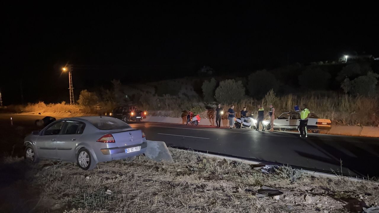Kilis'te otomobil ile motosiklet çarpıştı, 2 kişi yaralandı