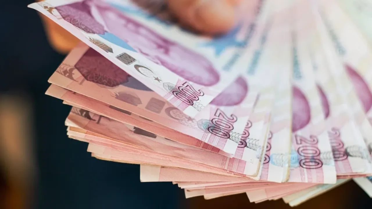 Memur emeklisine 25 bin TL seyyanen zam gelecek mi? Meclis'e sunulan teklifte kök maaş detayı