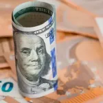 Dövizde hareketlilik sürüyor: Dolar ve Euro güne yükselişle başladı