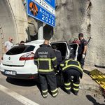 Zonguldak'ta tünel girişine çarpan otomobilin sürücüsü ağır yaralandı