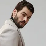 Akın Akınözü Kimdir, Kaç Yaşında, Nereli? Nerede Yaşıyor, Hangi Dizi ve Filmlerde Oynadı?