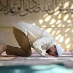 Mevlid Kandili’nde 2 Rekât Namaz Nasıl Kılınır? Niyet Nasıl Edilir ve Hangi Dualar Okunur?