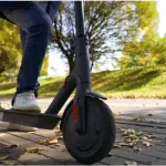 Elektrikli scooter nerede kullanılır, kaldırımda sürülür mü, ehliyet gerekir mi, yaş sınırı kaçtır? Elektrikli scooter kullanım kuralları