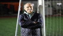 89 yaşında futbolcu yetiştiriyor