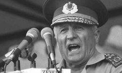 “Netekim’li fıkralar siyasi mizah konusu oldu! Turşu mu zor kurulur, cunta mı? İşte düşündürürken güldüren o anekdot