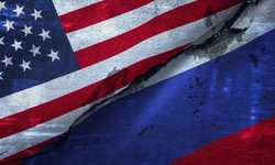 Çifte standardı bir bir anlattı! “Bu ikiyüzlülüğün daniskasıdır” diyen kim? Devlerin aşkı büyük olur dedirten ticaret