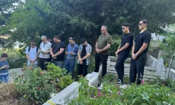  Şair Erdem Bayazıt kabri başındı anıldı
