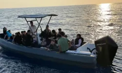 İzmir açıklarında göçmen trafiği: Sahil Güvenlik 26'sı çocuk toplam 73 kişiyi kurtardı!