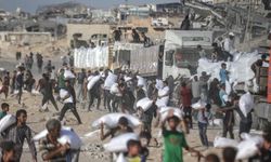 İsrail'in Gazze'de insani yardım bekleyenleri hedef alması sonucu 8 Filistinli vefat etti