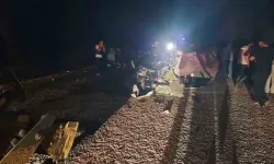 Çanakkale'de iki otomobil çarpıştı! 6 kişi vefat etti!