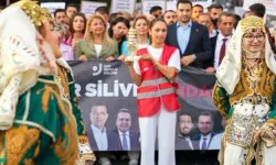 CHP Gençlik Kolları Aydın'da 'omurga' maketiyle yürüdü