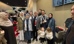 Ahmet Davutoğlu, Küresel Sumud Filosu aktivistlerini İstanbul Havalimanı'nda karşıladı