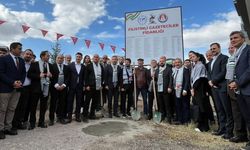 Filistinli şehit gazeteciler için fidan dikildi