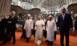 Papa Sultanahmet Camisi'ne ayak bastı! O detay dikkat çekti