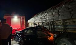 Afyonkarahisar'da tır ile otomobilin çarpıştığı kazada 2 kişi öldü, 2 kişi yaralandı