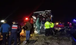 Denizli’de yolcu otobüsü ile minibüs çarpıştı! Yaralanan 10 kişi hastaneye kaldırıldı