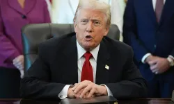 Trump'tan 1 milyar dolarlık dava! Tahmin edemeyeceğiniz bir kuruma açtı...O dans eden adamın haline bakar mısınız