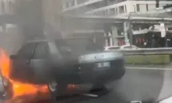 Büyükçekmece'de panik anları! Seyir halindeyken yanan otomobil kullanılamaz hale geldi