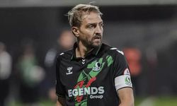 Caner Erkin durulmuyor! Yine küfür, yine kırmızı kart