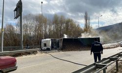 Çankırı’da pancar yüklü tır devrildi: Sürücü ağır yaralı