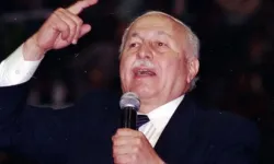 Erbakan’ın yıllar önceki sözleri yeniden gündemde: “Papa, Bizans'ı hortlatmak için gelmektedir!”