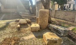 Erdek’te tarihi keşif: Altyapı çalışmasında Bizans dönemi sütunlar ortaya çıktı!