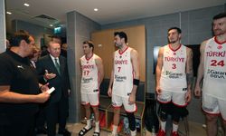 Erdoğan soyunma odasına indi: 12 Dev Adam'ı tebrik etti