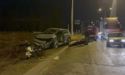 Eskişehir-Kütahya yolunda kaza: Sürücü sıkıştı, 4 yaralı!