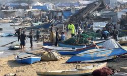 Gazzeli 81 yaşındaki balıkçı, İsrail donanmasının alıkoyduğu oğullarını bekliyor