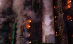 Hong Kong'daki yangında alevler 8 gökdeleni sardı: Can kaybı artıyor