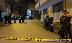 İzmir'de silahlı saldırıya uğrayan 1 kişi öldü, 3 kişi yaralandı