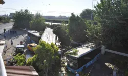 Manisa'da feci kaza! Ekip aracının tıra çarptığı kazada 1 polis şehit oldu, 1 polis yaralandı